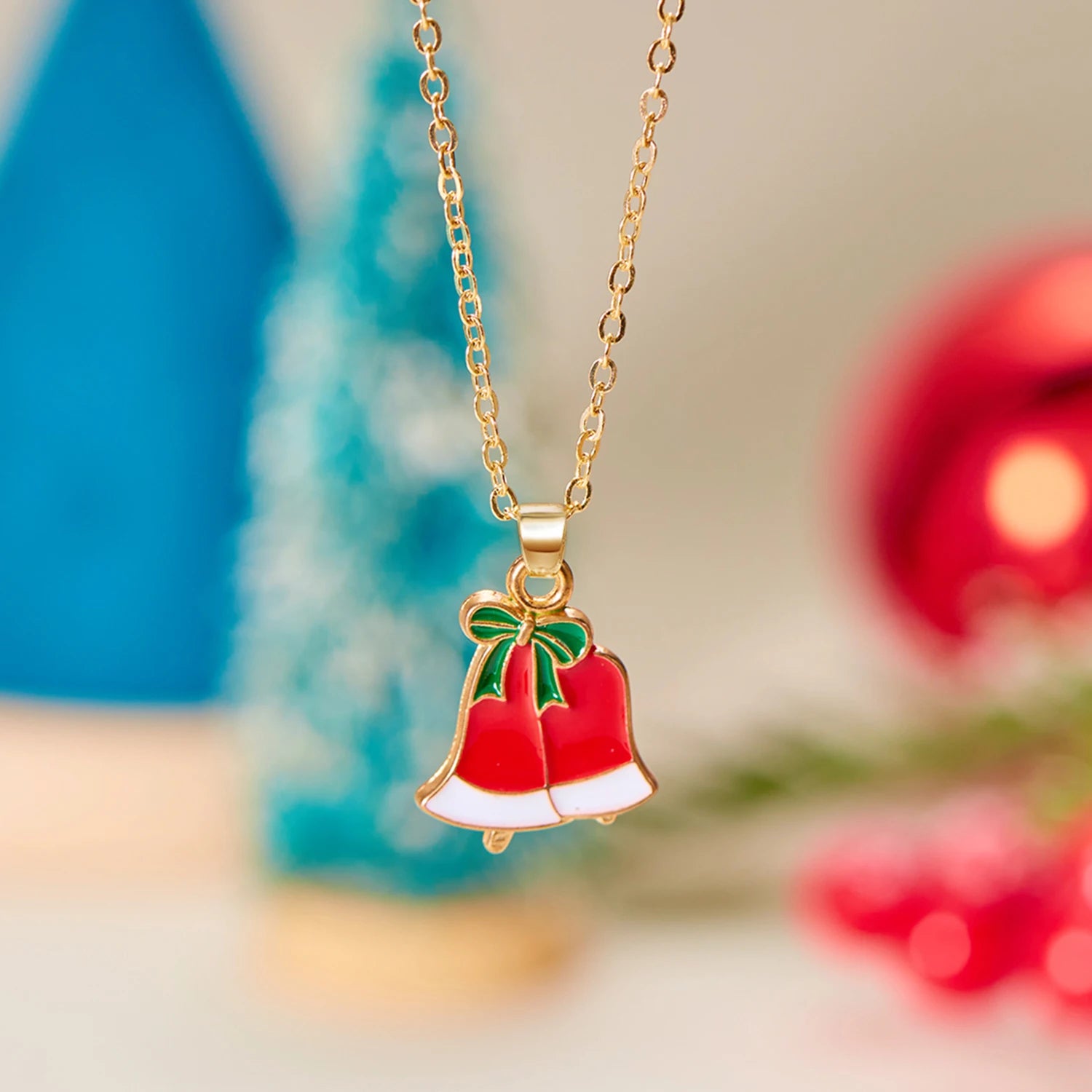 Mode Emaille Weihnachtsbaum Anhänger Halskette für Frauen Zarte Schneeflocke Glocke Halskette Weihnachten Wunsch Karte Schmuck Zubehör